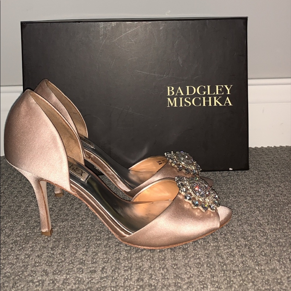 Badgley Mischka sz 6